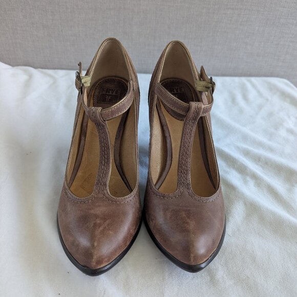 RARE Frye Brown T-strap Leather Pumps Distressed-style Vintage-inspired heels - Picture 4 of 11